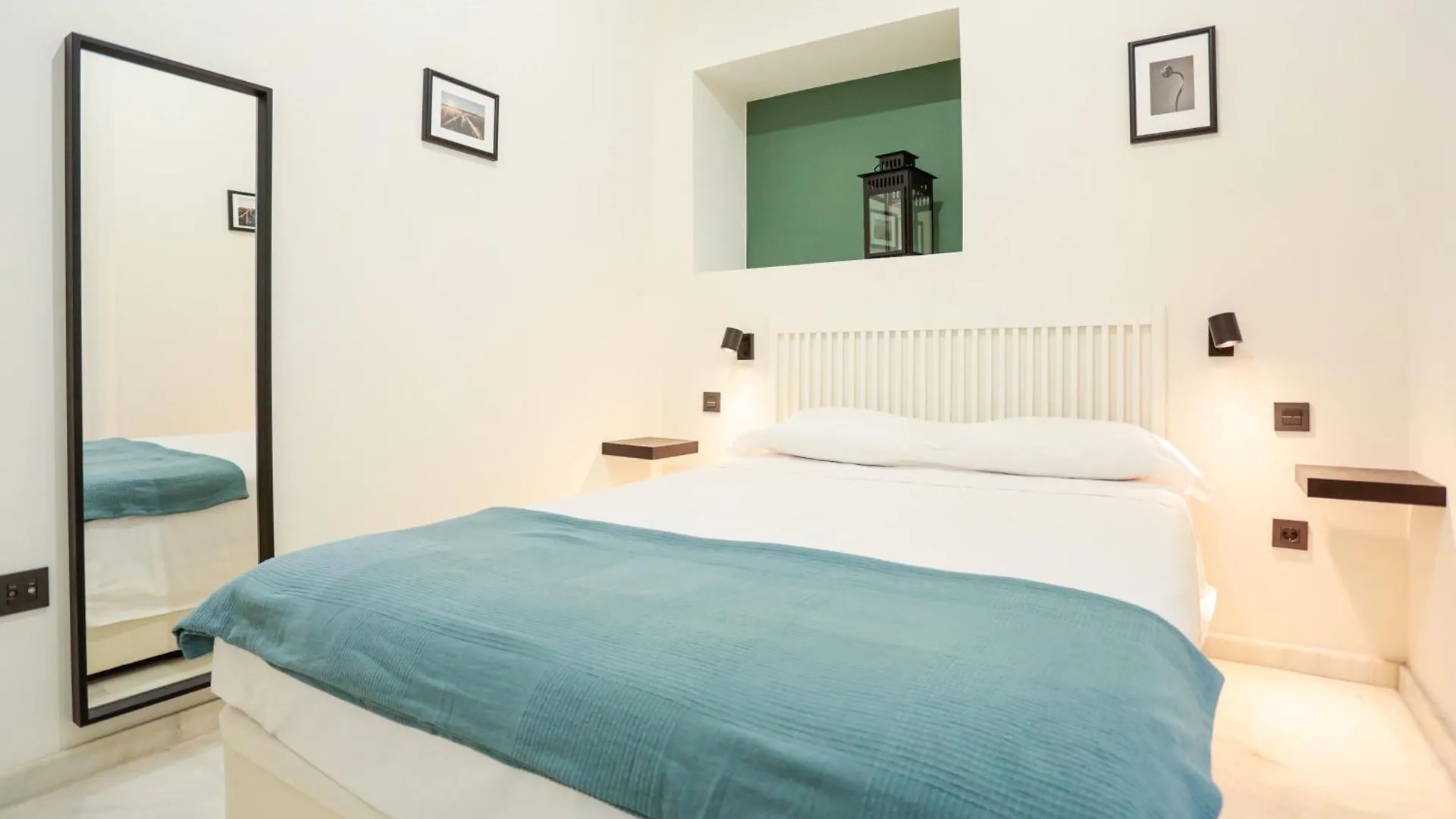 Monkeys Apartments Cervantes Seville